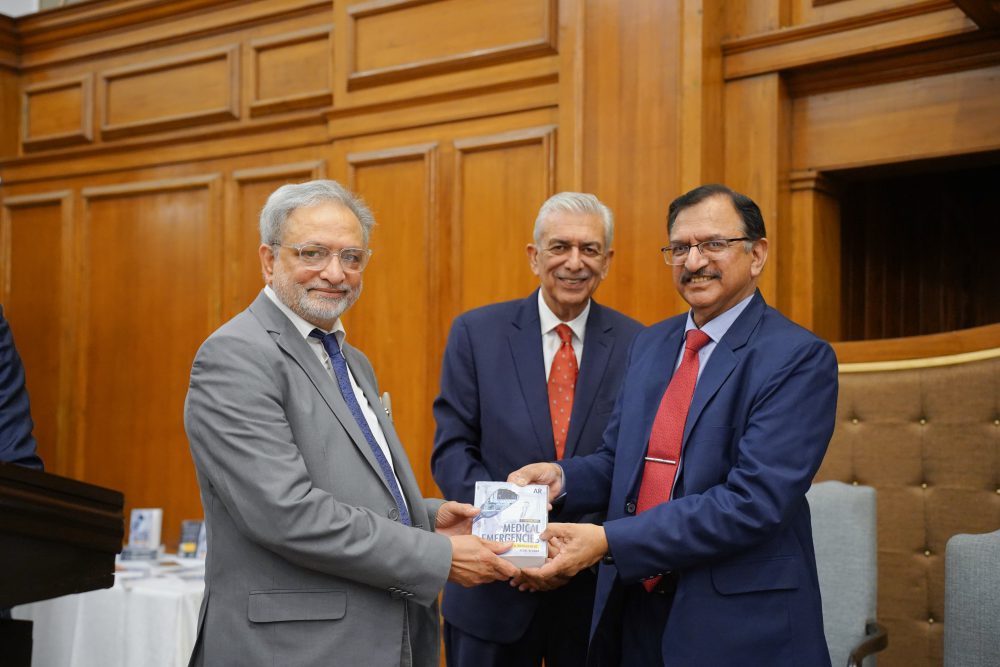 Photo 1 of Medical Emergencies - Acute Medicine Textbook by Abdul  Rehman - published by Daastan